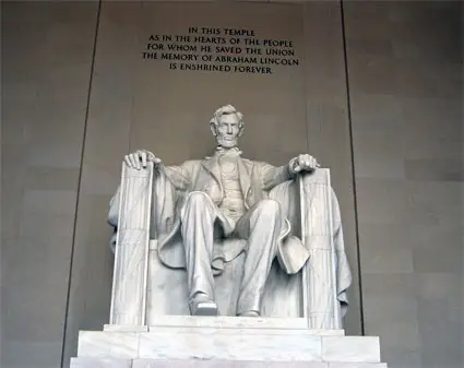 La statua di Abramo Lincoln alta circa 20 metri