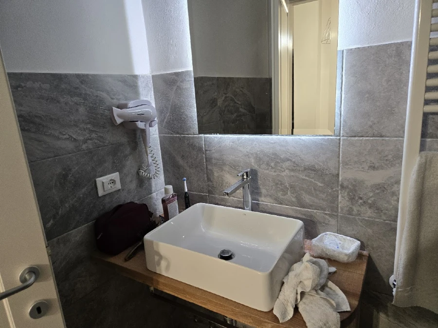 Un bagno piccolo e funzionale