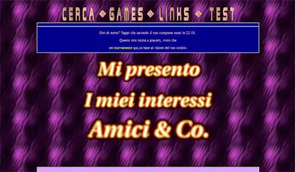 un sito scuro, con scritte grandi e ben visibili
