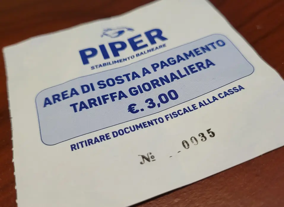 Biglietto per l'accesso al parcheggio custodito vicino a Torre di Mezzo