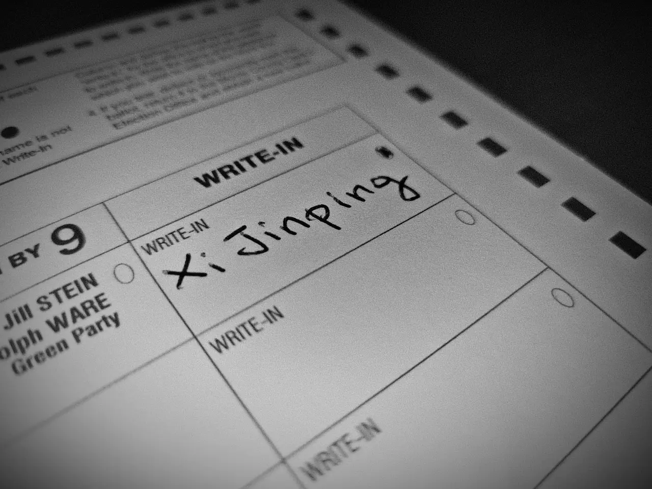 Una scheda elettorale americana con il nome Xi Jinping scritto nell'apposita casella