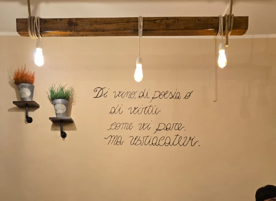 Di vino, di poesia o di virtù, come vi pare, ma ubriacatevi