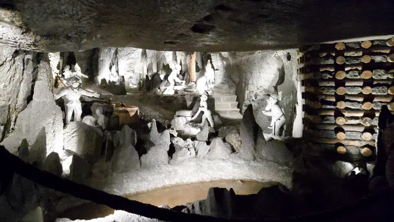 Sculture di sale lungo il tragitto
